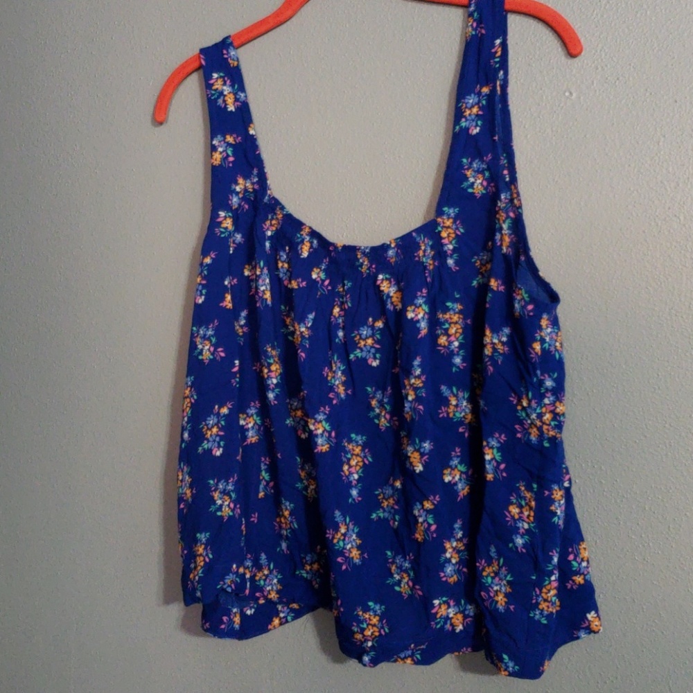 Hollister top